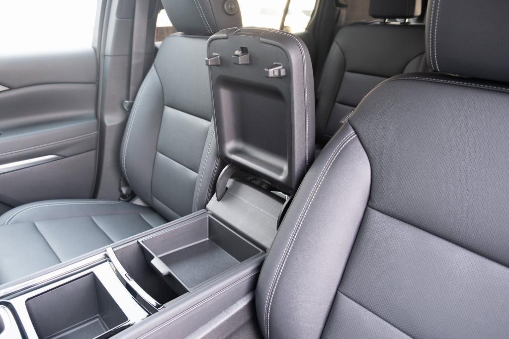 new 2026 Chevrolet Traverse car, priced at $44,785
