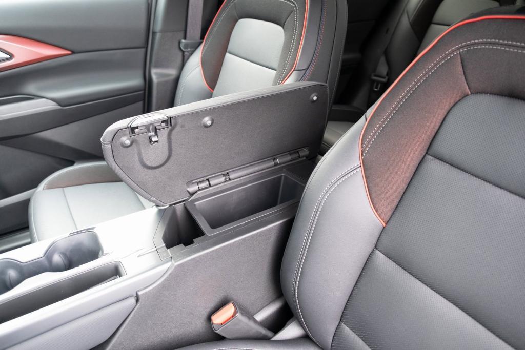 new 2025 Chevrolet Equinox EV car, priced at $39,590