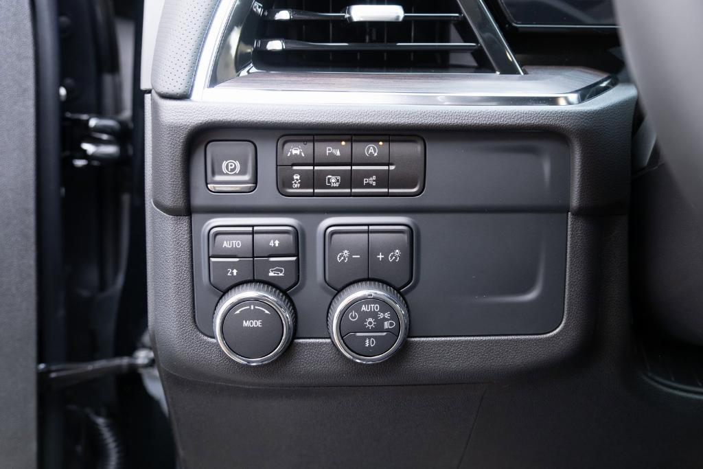 new 2025 Chevrolet Suburban car, priced at $81,795