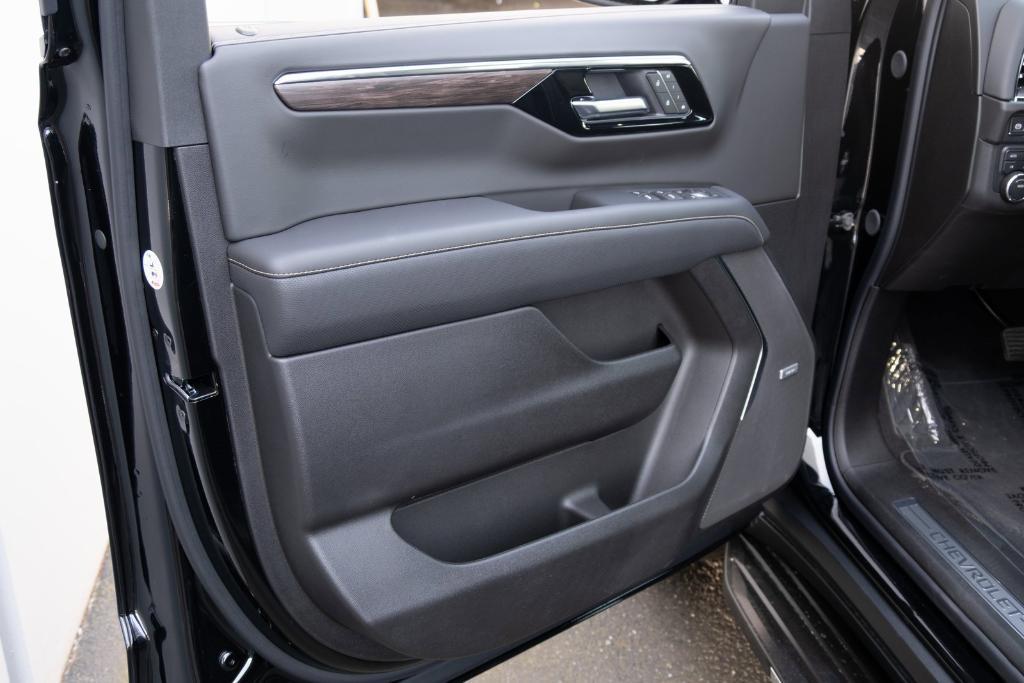 new 2025 Chevrolet Suburban car, priced at $81,795