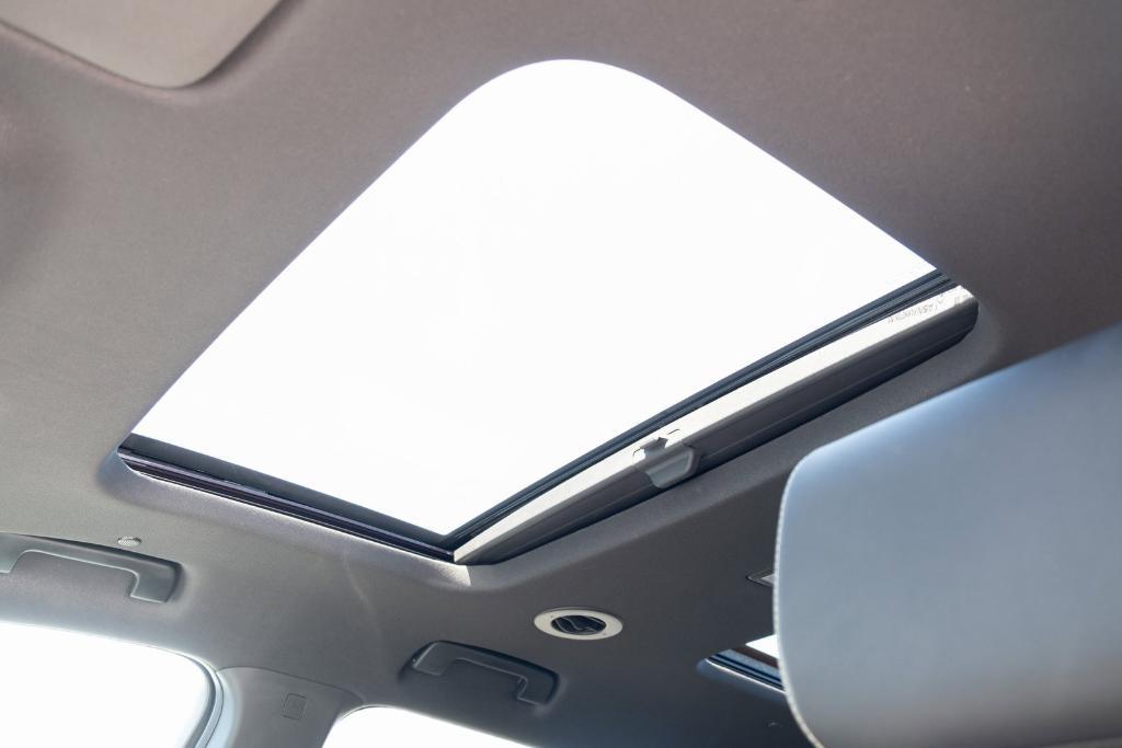 used 2023 Chevrolet Traverse car, priced at $35,499