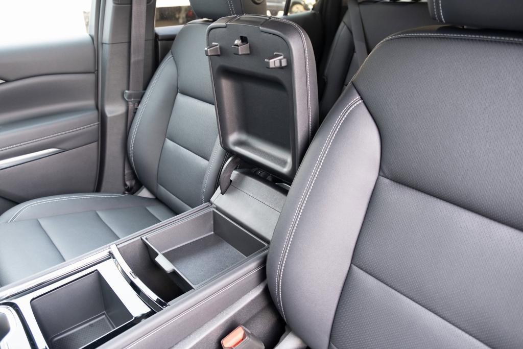 new 2026 Chevrolet Traverse car, priced at $42,590