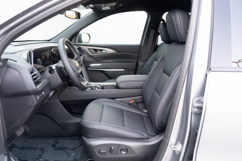 new 2026 Chevrolet Traverse car, priced at $42,590