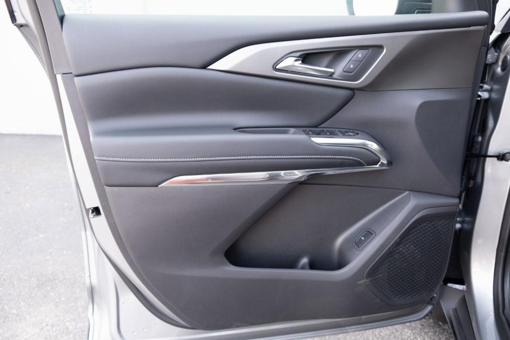 new 2026 Chevrolet Traverse car, priced at $42,590