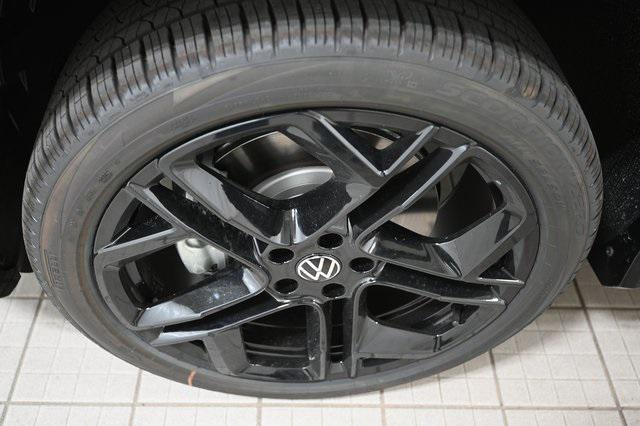new 2025 Volkswagen Tiguan car, priced at $37,906