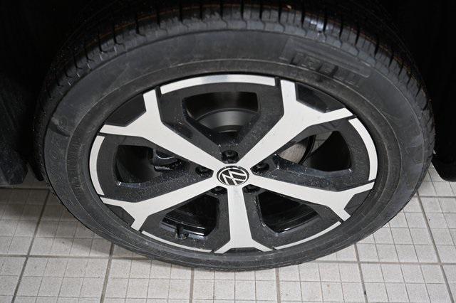 new 2025 Volkswagen Tiguan car, priced at $35,180