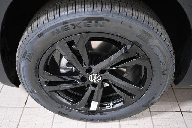 new 2026 Volkswagen Atlas Cross Sport car, priced at $52,652