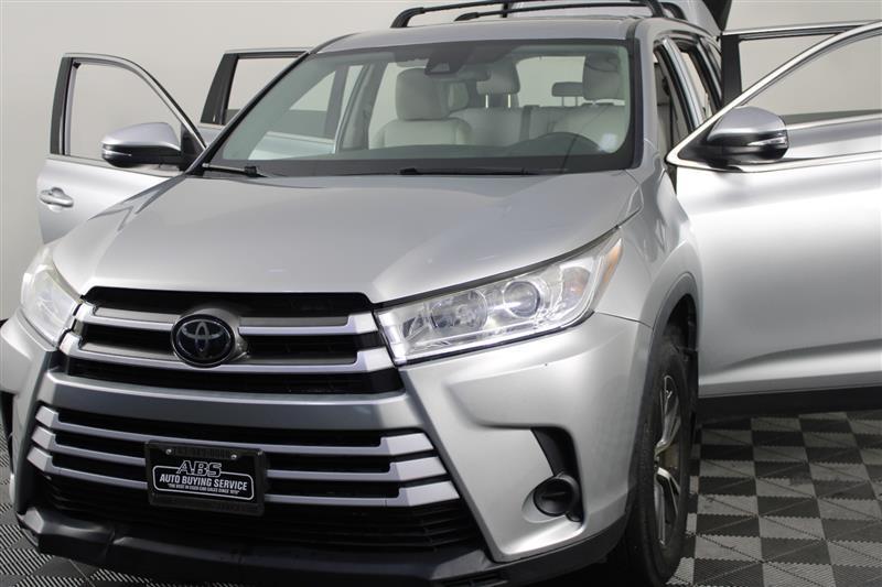 used 2019 Toyota Highlander car, priced at $18,995