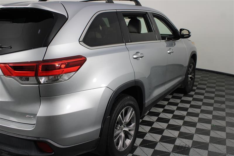 used 2019 Toyota Highlander car, priced at $18,995