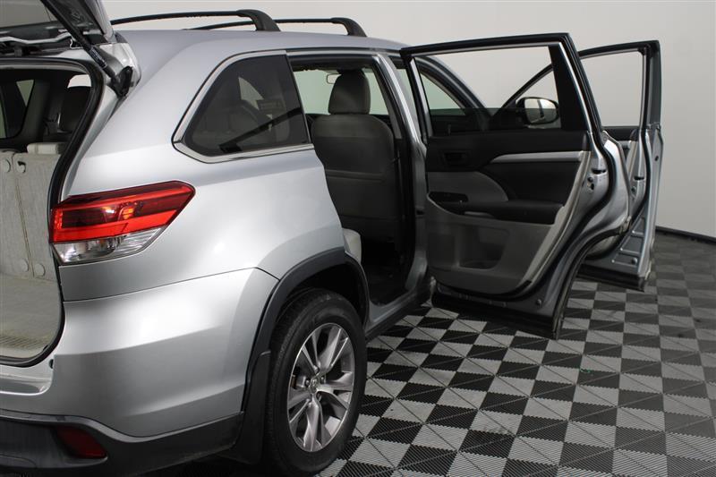 used 2019 Toyota Highlander car, priced at $18,995