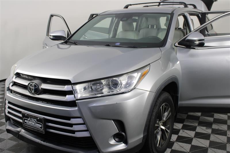 used 2019 Toyota Highlander car, priced at $18,995