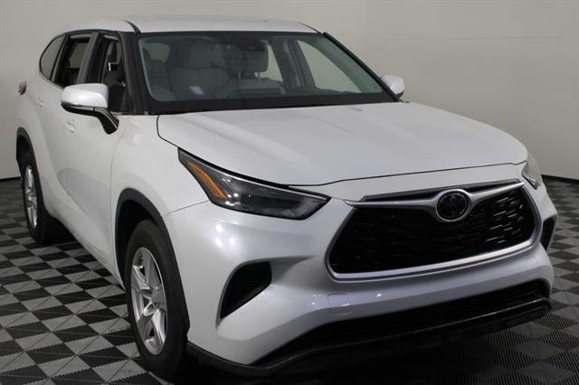 used 2022 Toyota Highlander car, priced at $26,995