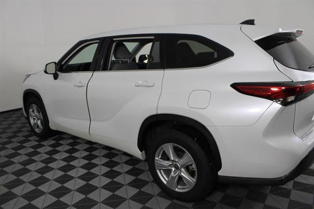 used 2022 Toyota Highlander car, priced at $26,995