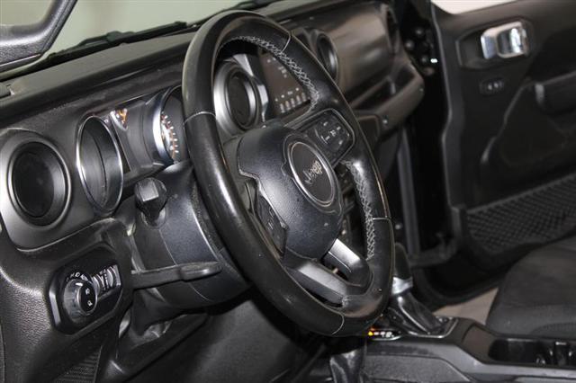 used 2022 Jeep Gladiator car, priced at $25,444