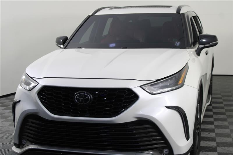 used 2021 Toyota Highlander car, priced at $32,995
