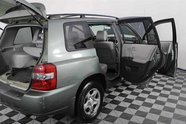 used 2005 Toyota Highlander car, priced at $4,995