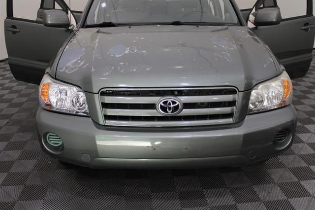 used 2005 Toyota Highlander car, priced at $4,995