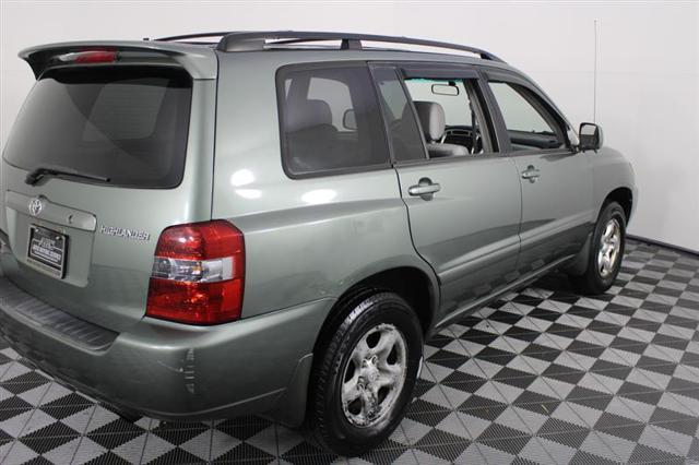 used 2005 Toyota Highlander car, priced at $4,995