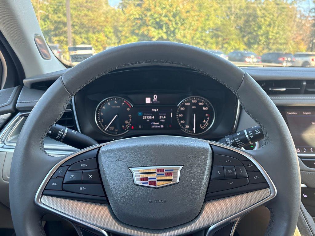 used 2022 Cadillac XT5 car, priced at $35,266