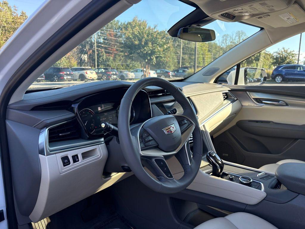 used 2022 Cadillac XT5 car, priced at $35,266