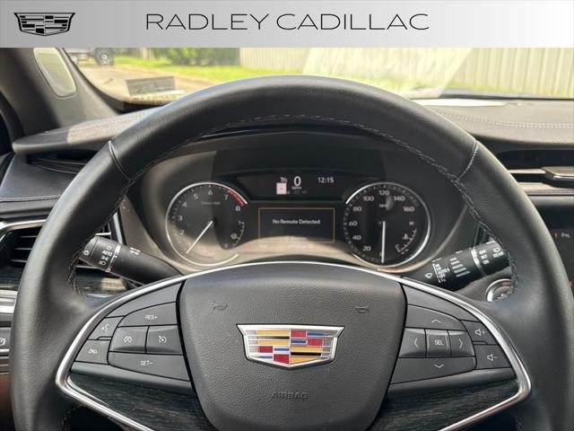 used 2022 Cadillac XT5 car, priced at $32,812