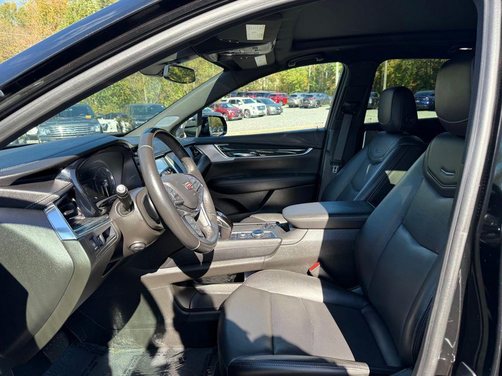 used 2022 Cadillac XT5 car, priced at $26,700