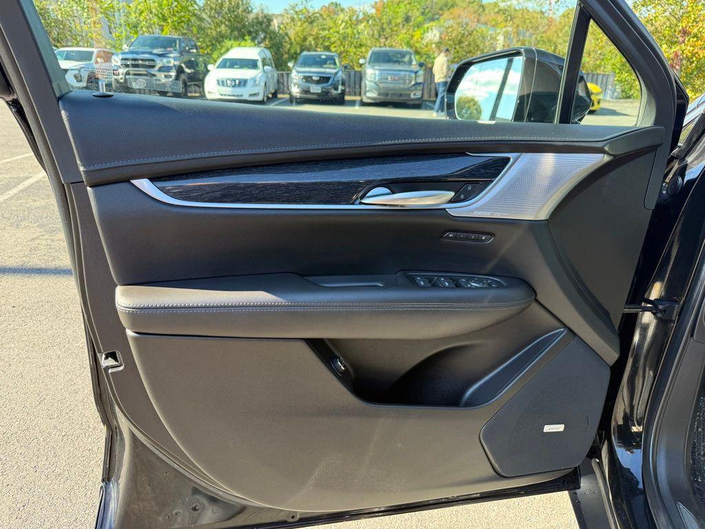 used 2022 Cadillac XT5 car, priced at $26,700