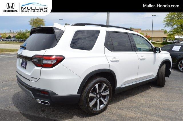 used 2025 Honda Pilot car, priced at $45,994