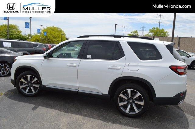 used 2025 Honda Pilot car, priced at $45,994
