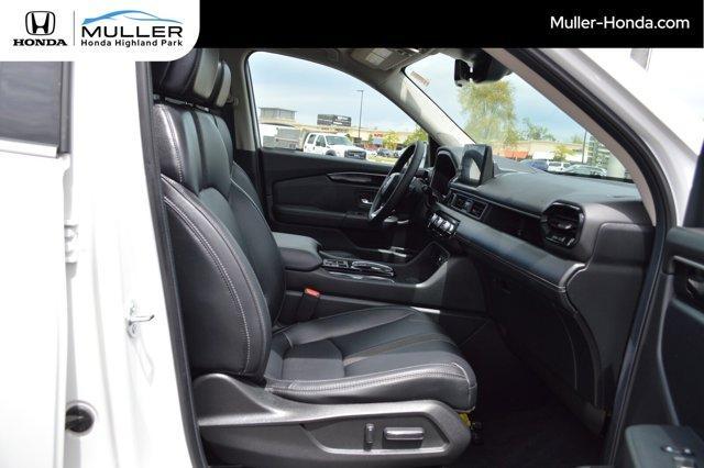used 2025 Honda Pilot car, priced at $45,994
