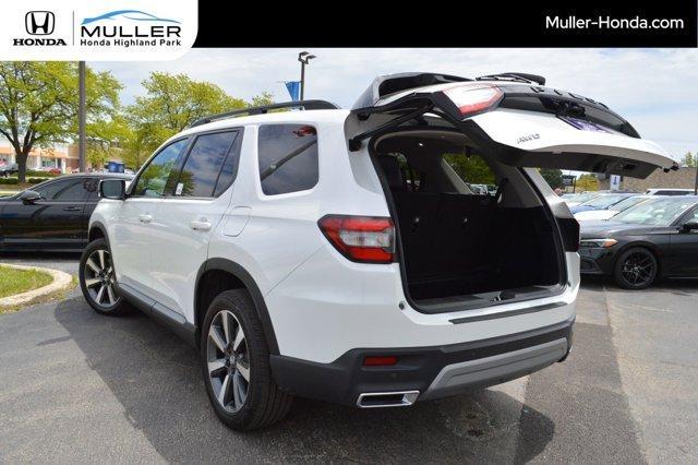 used 2025 Honda Pilot car, priced at $45,994