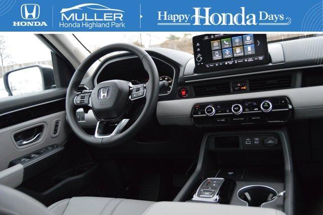 new 2025 Honda Pilot car, priced at $47,725