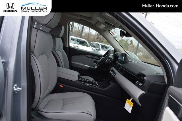 new 2025 Honda Pilot car, priced at $54,530