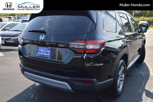 new 2025 Honda Pilot car, priced at $46,695