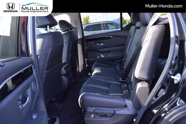 new 2025 Honda Pilot car, priced at $46,695