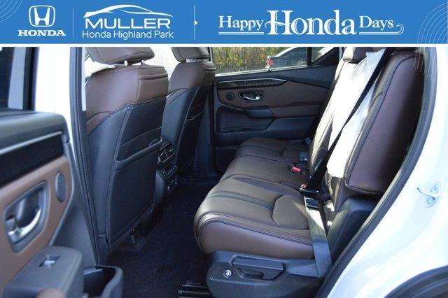 new 2025 Honda Pilot car, priced at $55,920