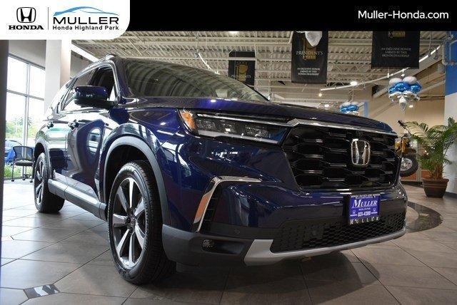 new 2025 Honda Pilot car, priced at $54,575