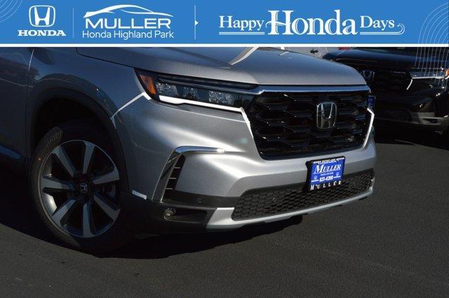 new 2025 Honda Pilot car, priced at $50,995