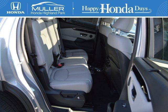 new 2025 Honda Pilot car, priced at $50,995