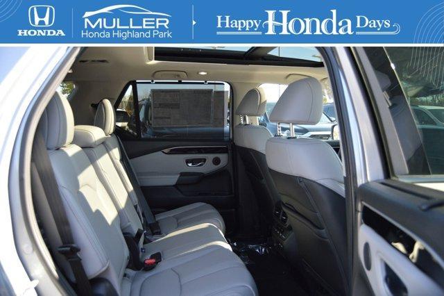 new 2025 Honda Pilot car, priced at $50,995