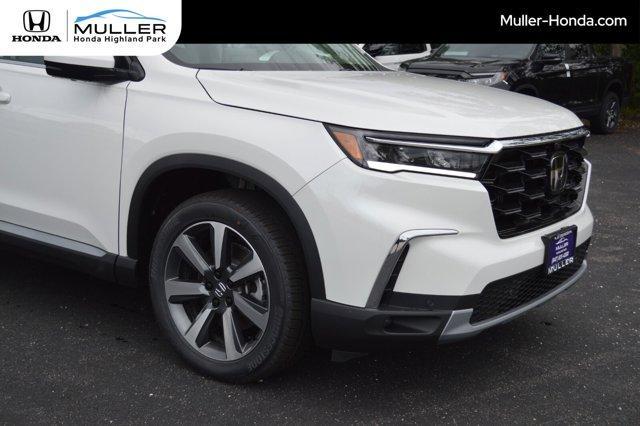 new 2025 Honda Pilot car, priced at $56,705