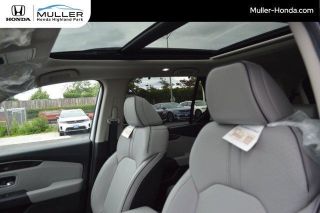 new 2025 Honda Pilot car, priced at $56,705