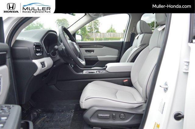 new 2025 Honda Pilot car, priced at $56,705
