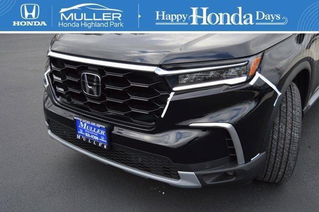 new 2025 Honda Pilot car, priced at $50,995