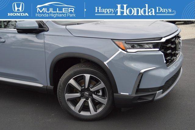 new 2025 Honda Pilot car, priced at $54,930