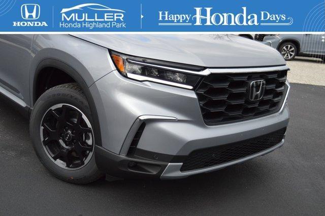 new 2025 Honda Pilot car, priced at $48,895