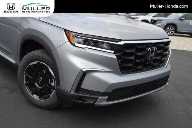 new 2025 Honda Pilot car, priced at $48,895