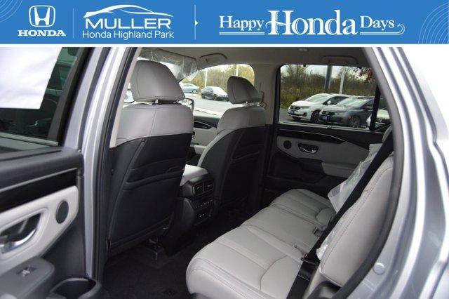 new 2025 Honda Pilot car, priced at $48,895