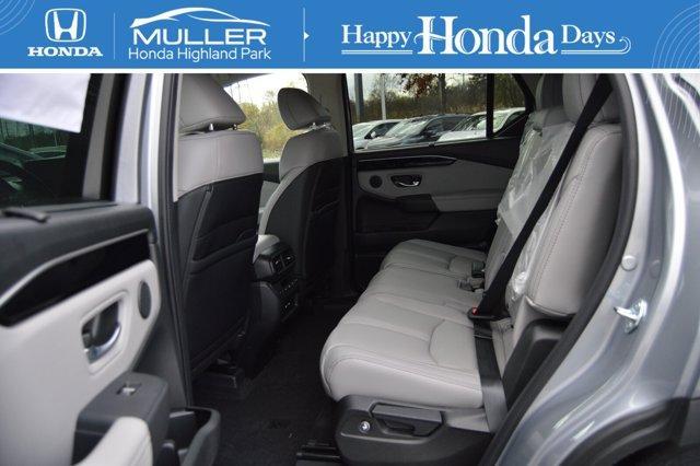 new 2025 Honda Pilot car, priced at $48,895