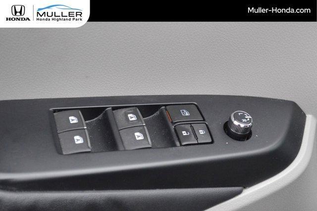 used 2015 Toyota Highlander car, priced at $19,694